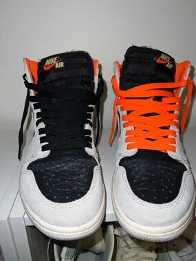 Nike Jordan 1 Retro High Neutral Grey Hyper Crimson